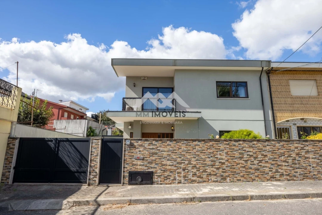 Moradia T5 para Venda em Rio Tinto Foto 2