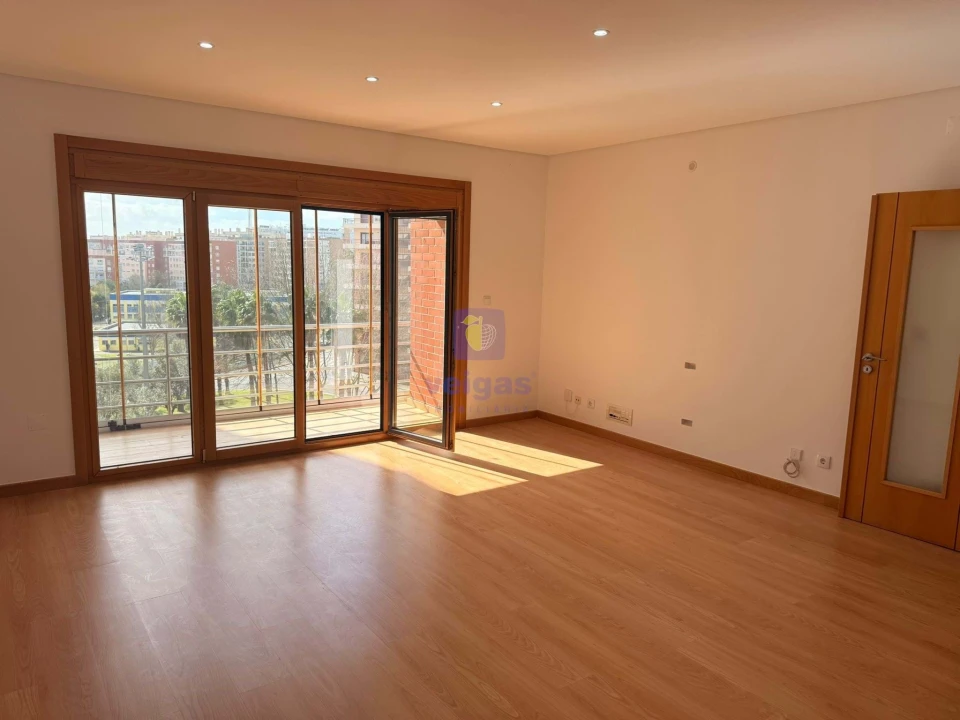 Apartamento T3 para Venda em Odivelas Foto 1
