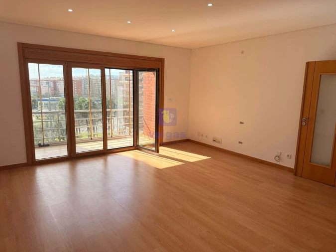 Apartamento T3 para Venda em Odivelas Foto 5