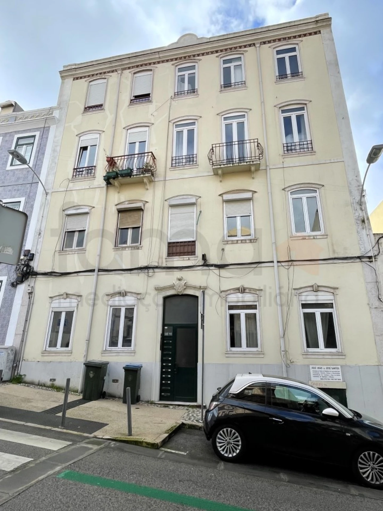 Apartamento T2 para Venda em Campolide Foto 1