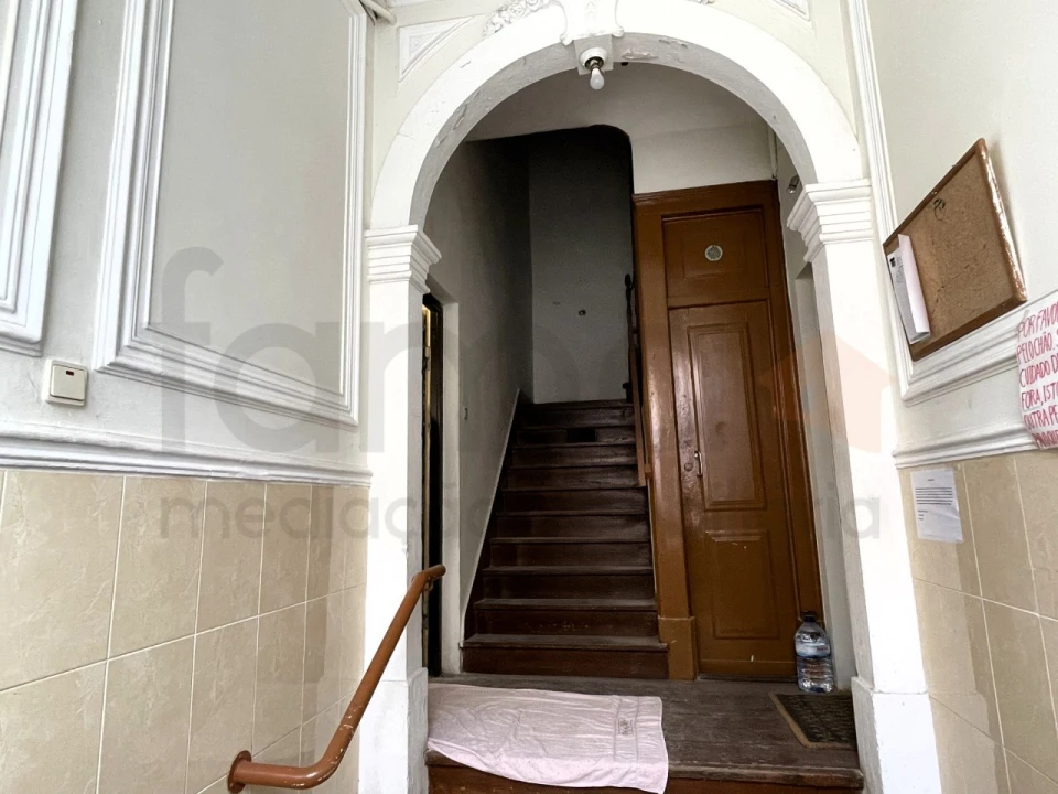 Apartamento T2 para Venda em Campolide Foto 3