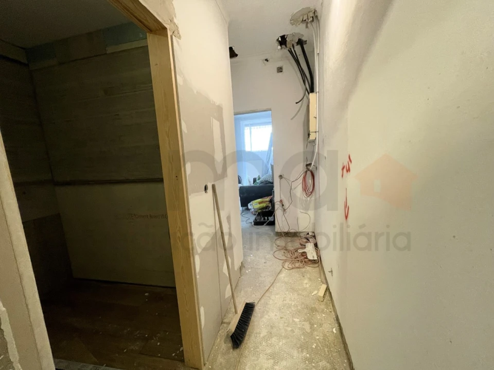Apartamento T2 para Venda em Campolide Foto 8