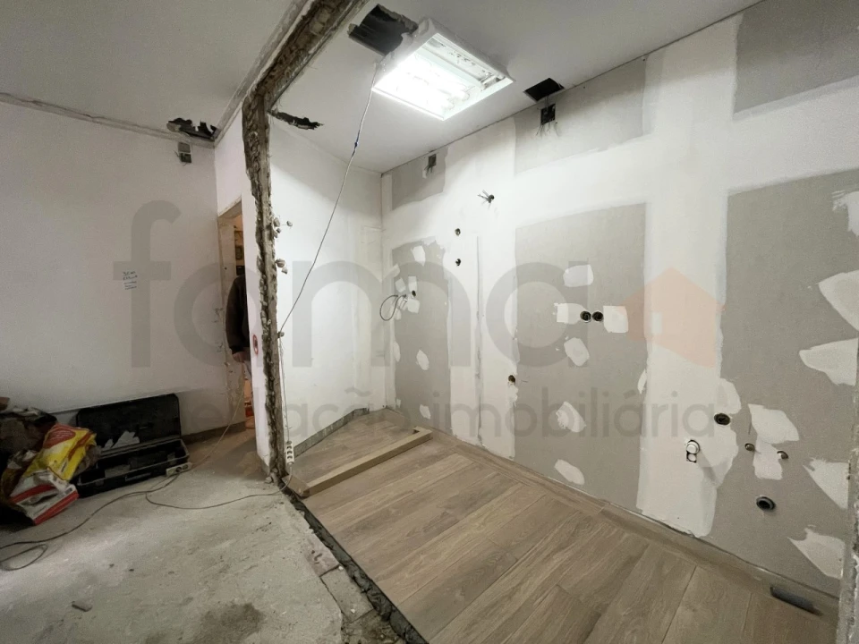 Apartamento T2 para Venda em Campolide Foto 11