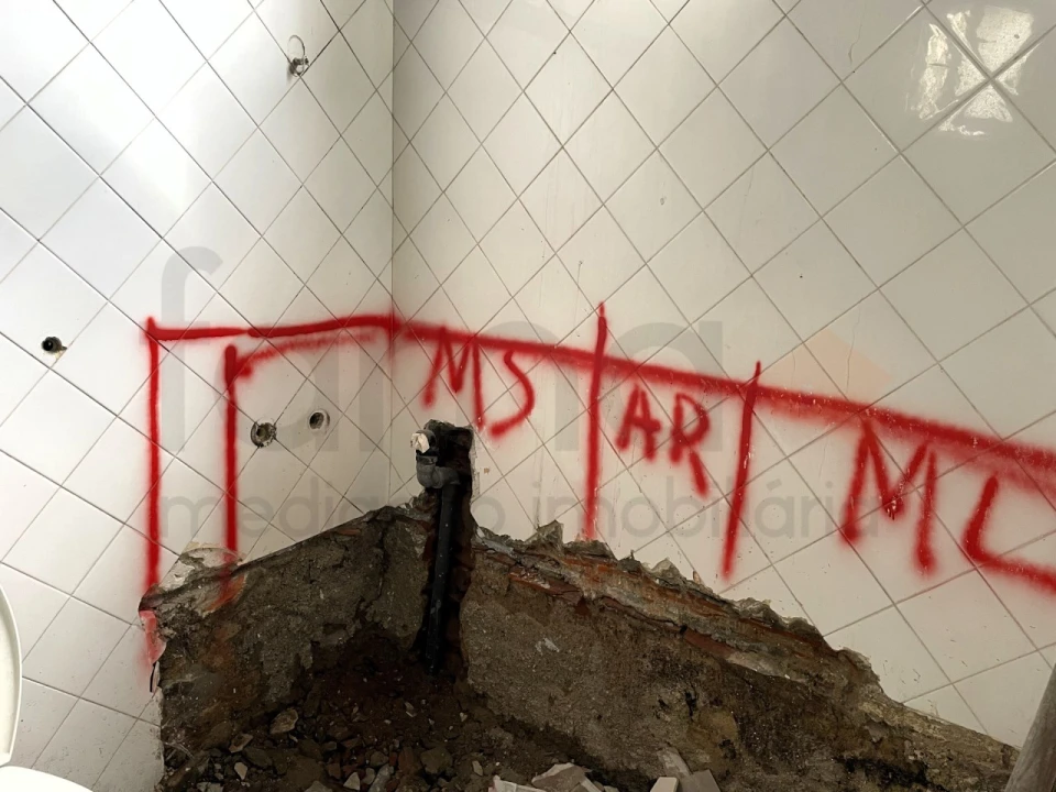 Apartamento T2 para Venda em Campolide Foto 16