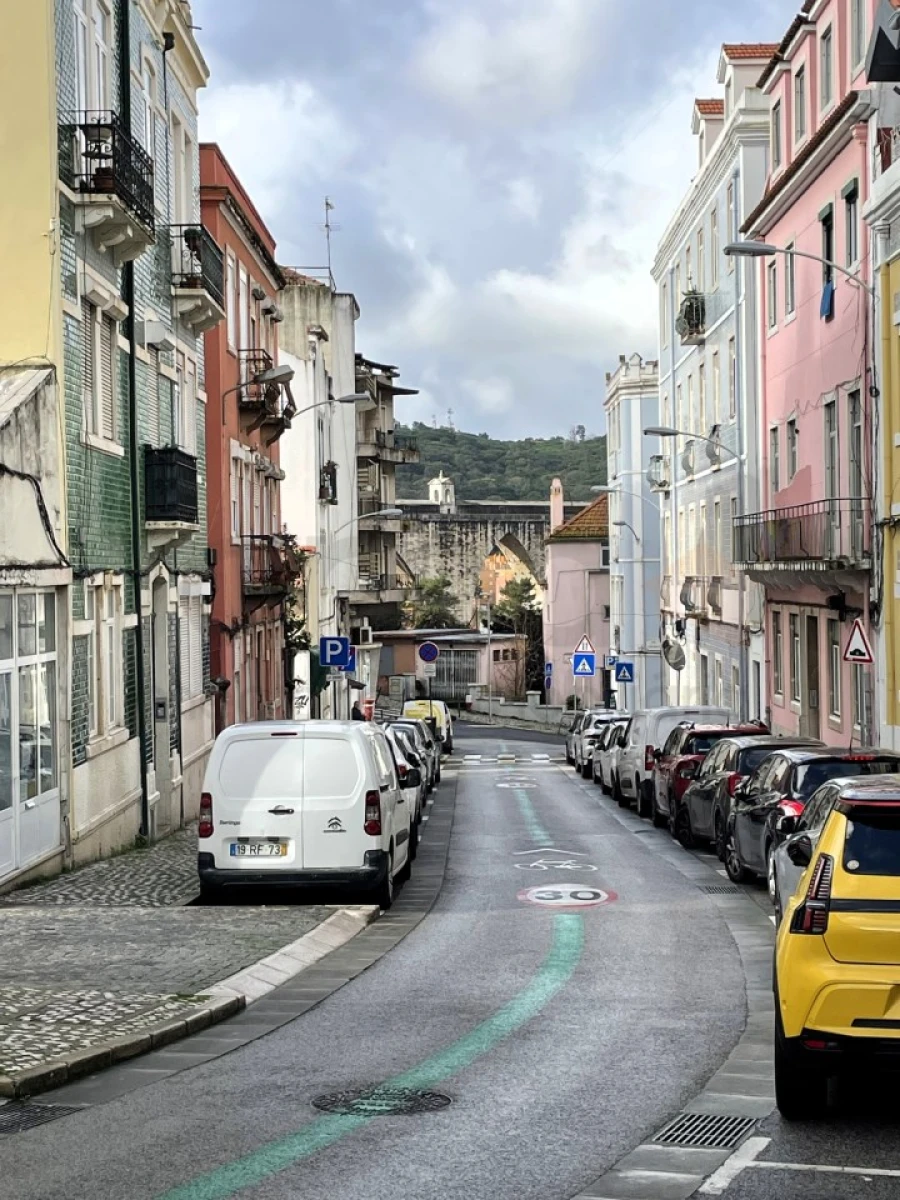 Apartamento T2 para Venda em Campolide Foto 2