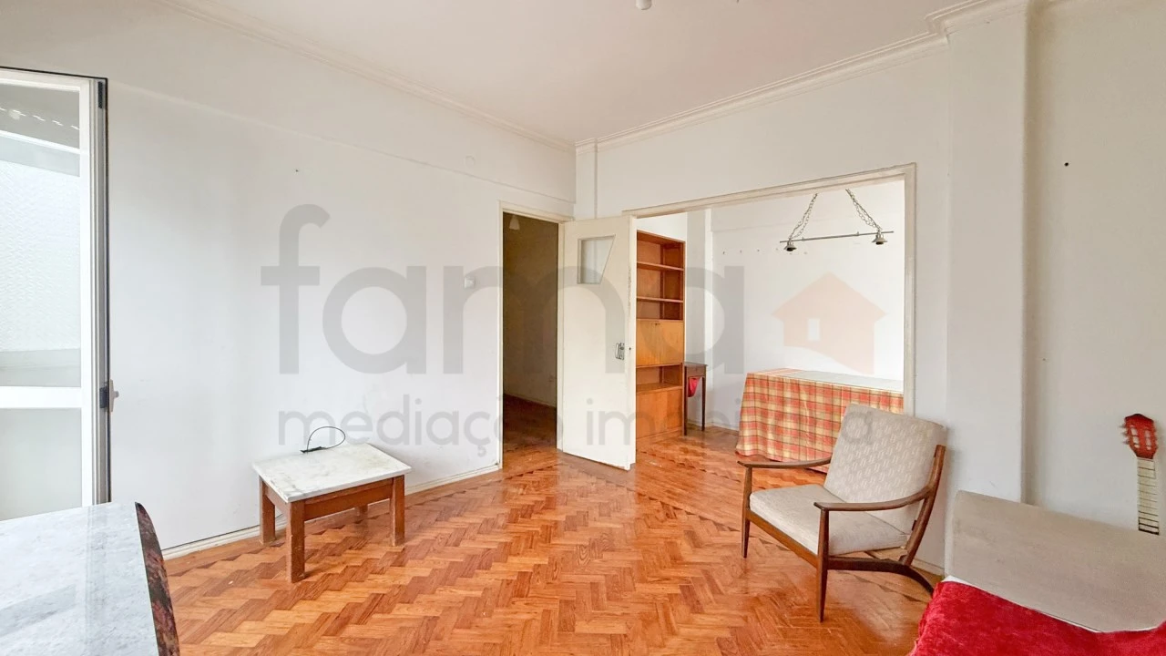 Apartamento T2 para Venda em Queluz e Belas Foto 1