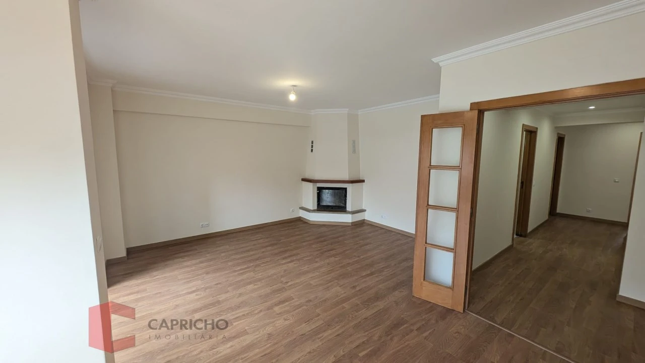 Apartamento T3 para Venda em Rio de Mouro Foto 1