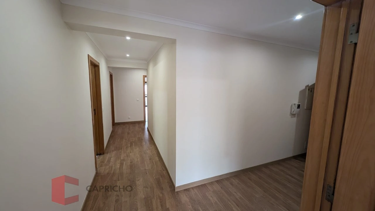 Apartamento T3 para Venda em Rio de Mouro Foto 4