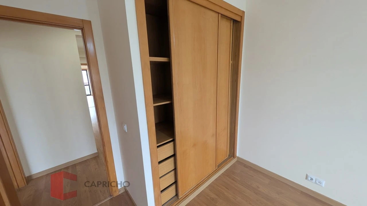 Apartamento T3 para Venda em Rio de Mouro Foto 14