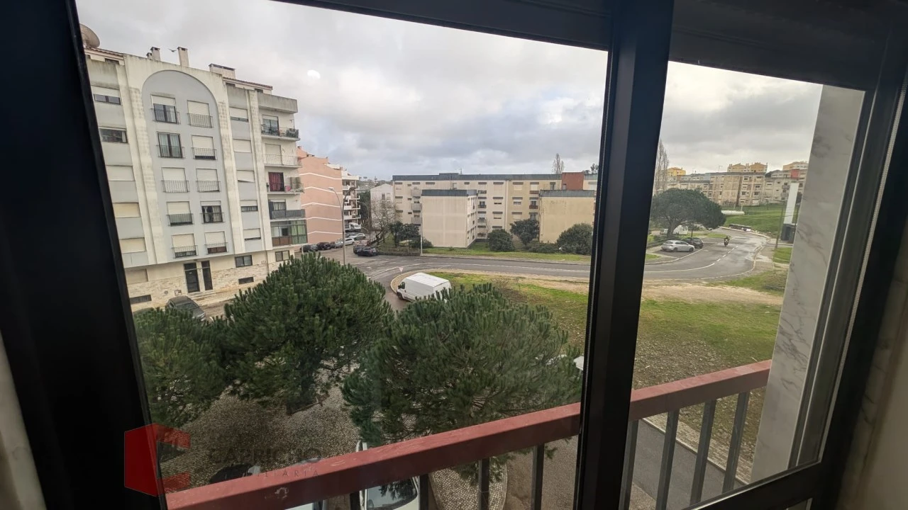 Apartamento T3 para Venda em Rio de Mouro Foto 16