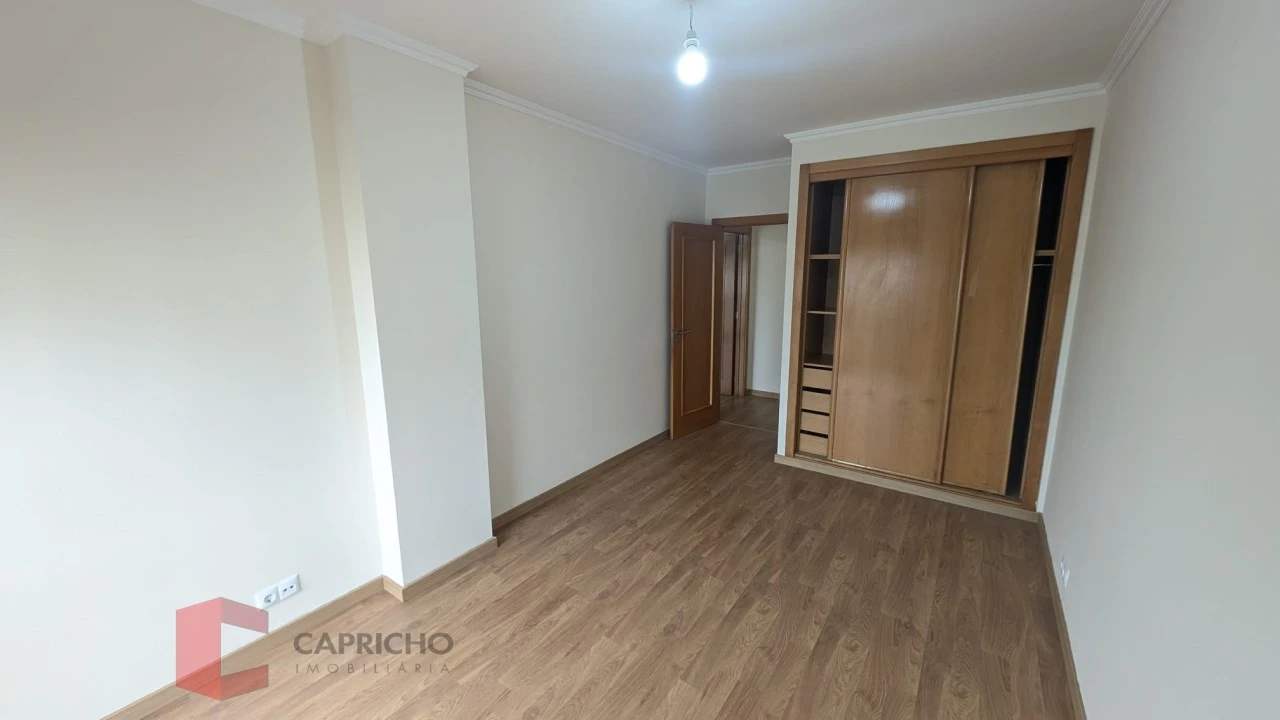 Apartamento T3 para Venda em Rio de Mouro Foto 20
