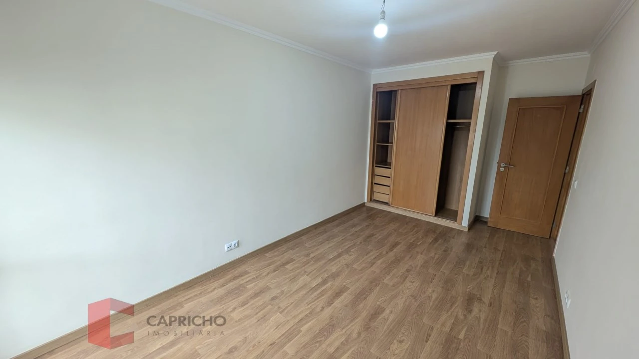 Apartamento T3 para Venda em Rio de Mouro Foto 22