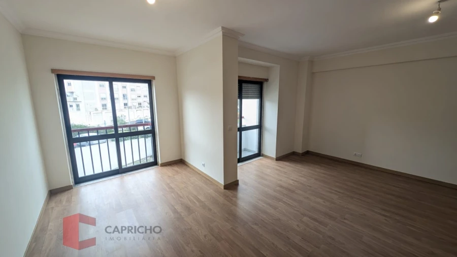 Apartamento T3 para Venda em Rio de Mouro Foto 3