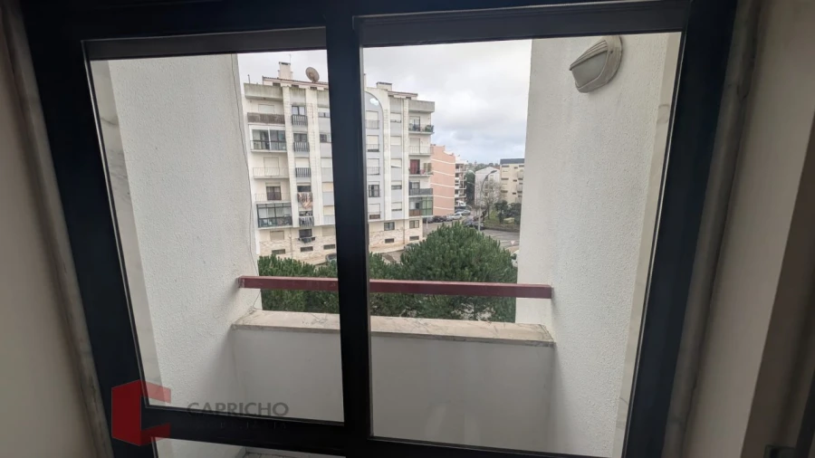 Apartamento T3 para Venda em Rio de Mouro Foto 9