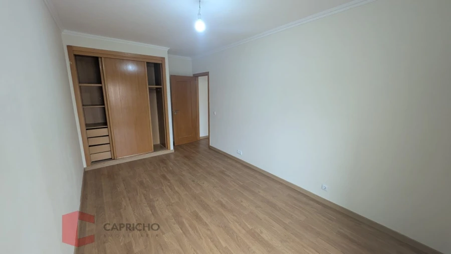 Apartamento T3 para Venda em Rio de Mouro Foto 21