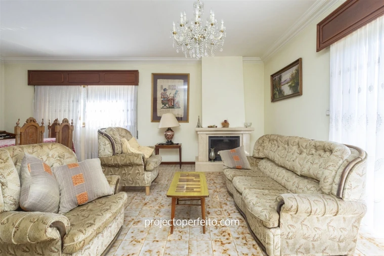 Moradia T4 para Venda em Nogueira da Regedoura Foto 7