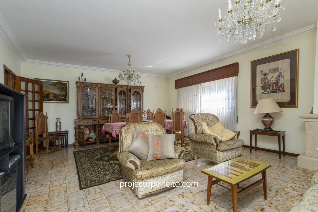 Moradia T4 para Venda em Nogueira da Regedoura Foto 6