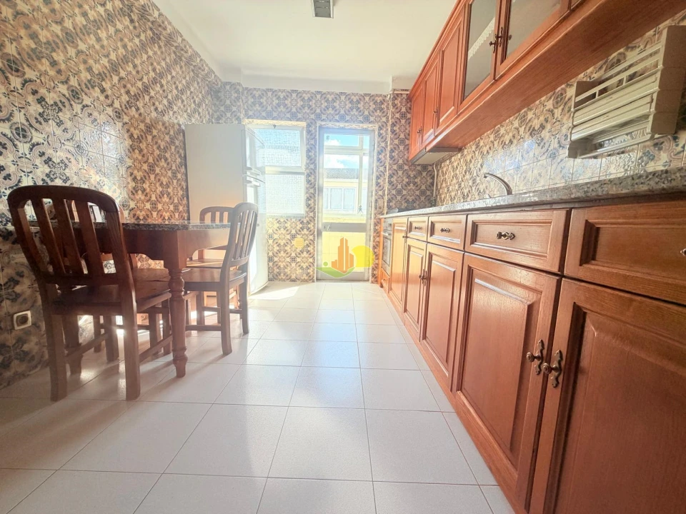 Apartamento T4 para Venda em Buarcos Foto 3