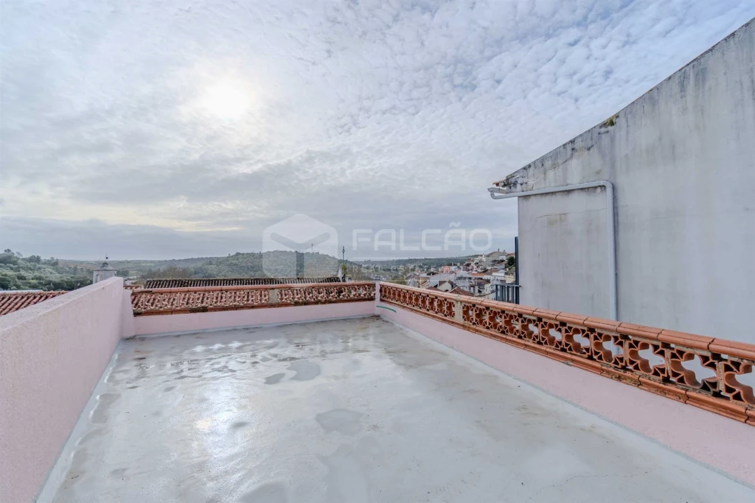 Moradia T3 para Arrendamento em Pernes Foto 38