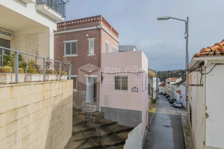 Moradia T3 para Arrendamento em Pernes Foto 2