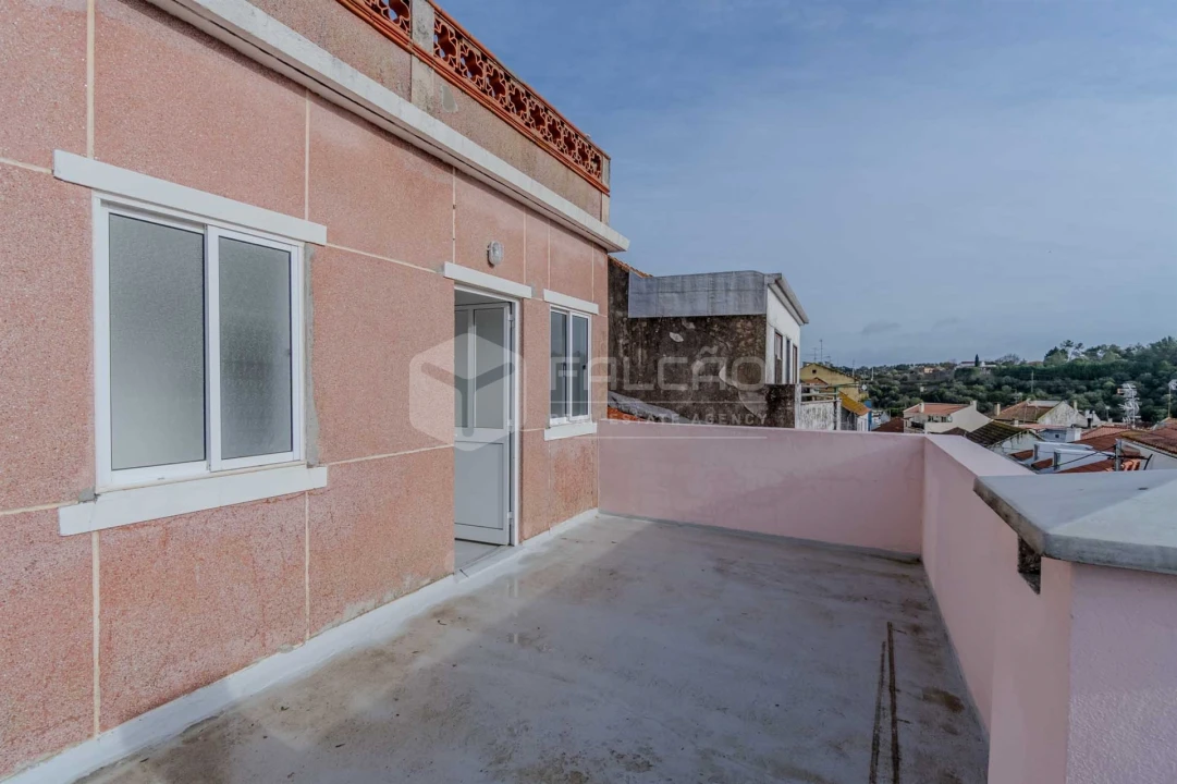 Moradia T3 para Arrendamento em Pernes Foto 1