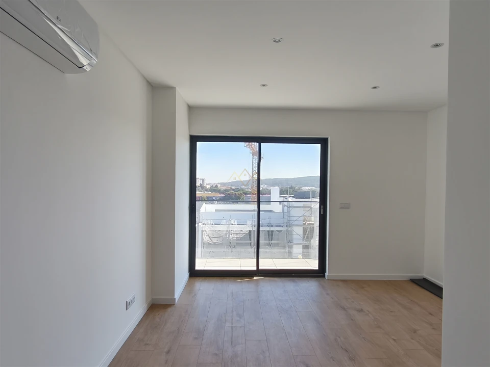 Apartamento T5 para Venda em Carnaxide e Queijas Foto 32