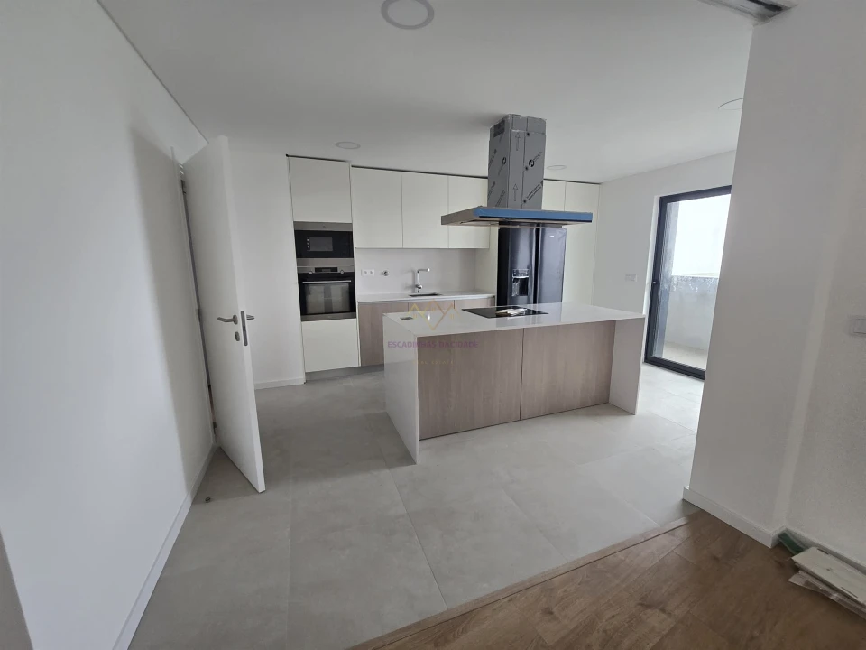 Apartamento T5 para Venda em Carnaxide e Queijas Foto 15