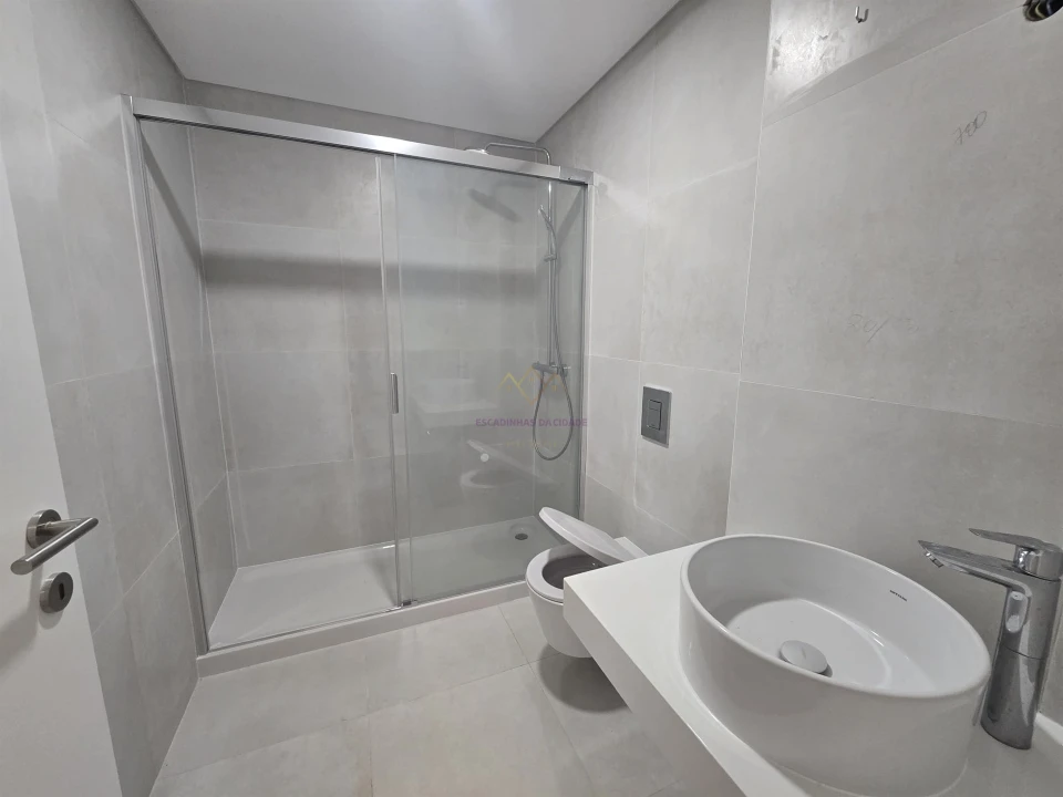 Apartamento T5 para Venda em Carnaxide e Queijas Foto 38