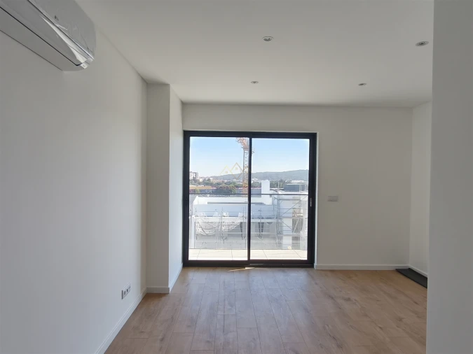 Apartamento T5 para Venda em Carnaxide e Queijas Foto 32