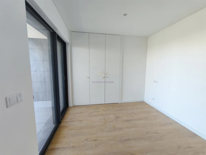 Apartamento T5 para Venda em Carnaxide e Queijas Foto 35