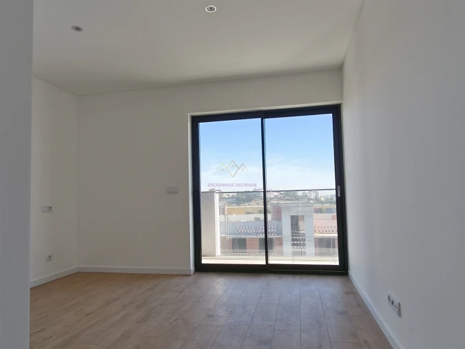 Apartamento T5 para Venda em Carnaxide e Queijas Foto 42