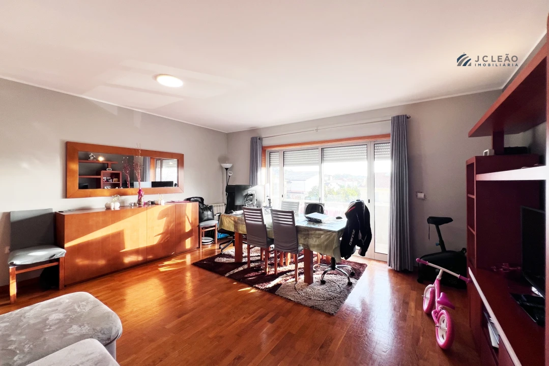 Apartamento T2 para Venda em Moreira Foto 3