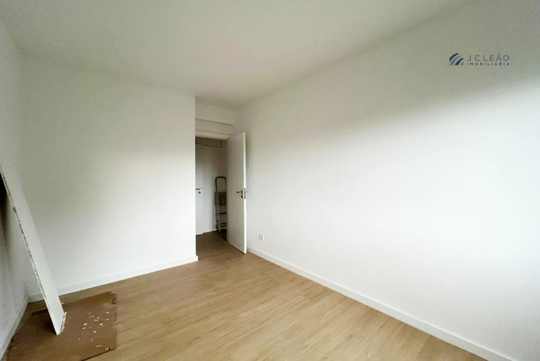 Apartamento T2 para Arrendamento em São Mamede de Infesta e Senhora da Hora Foto 13