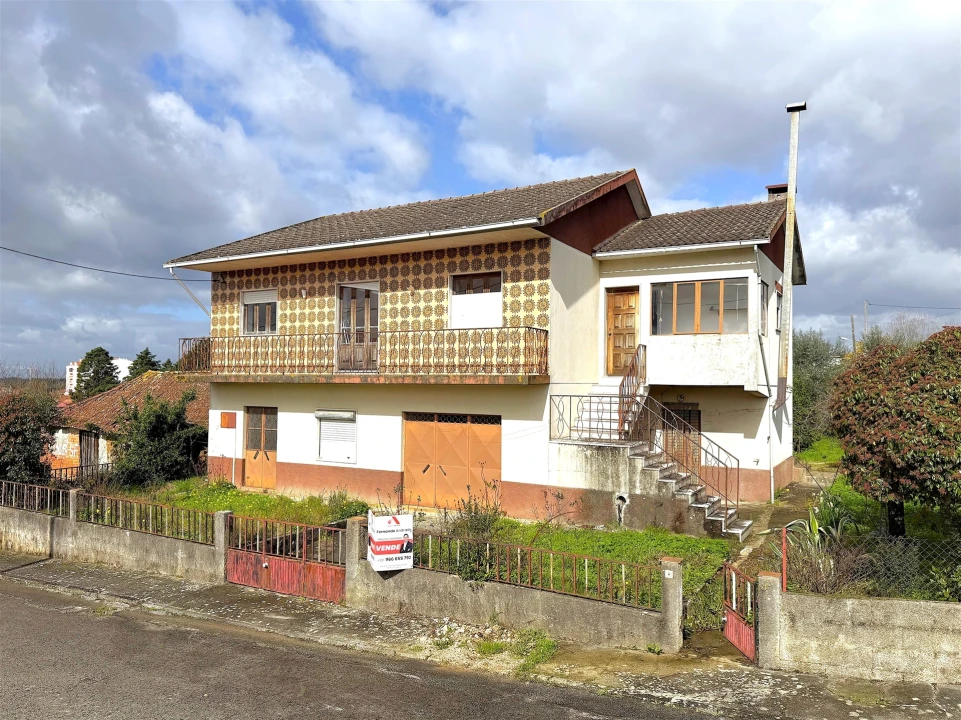 Moradia T6 para Venda em Tabua Foto 1