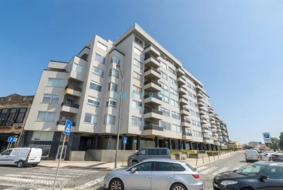 Apartamento T2 para Venda em Aldoar, Foz do Douro e Nevogilde