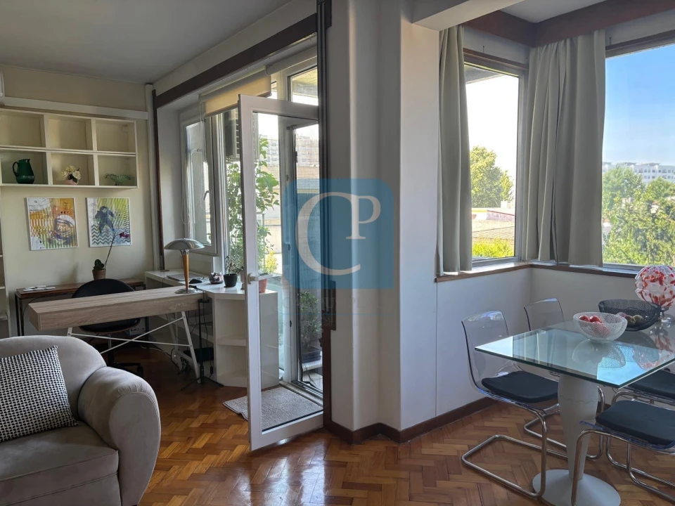 Apartamento T1 para Arrendamento em Paranhos Foto 3