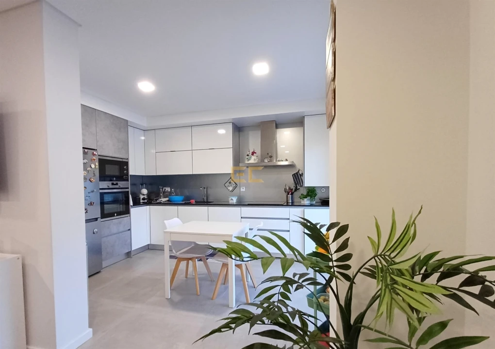 Apartamento T1 para Venda em Tavarede Foto 1
