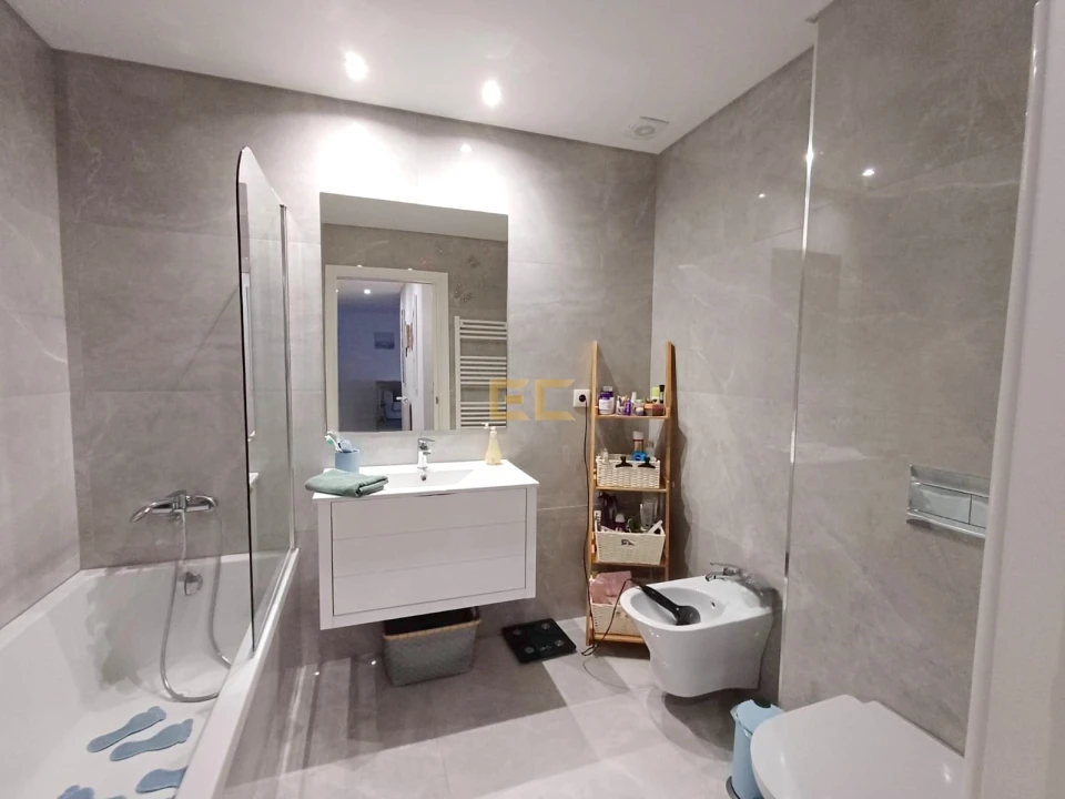 Apartamento T1 para Venda em Tavarede Foto 16