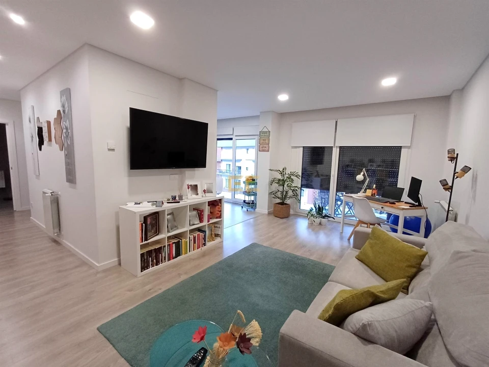 Apartamento T1 para Venda em Tavarede Foto 3