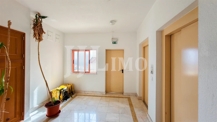 Apartamento T3 para Venda em Ramada e Caneças Foto 21