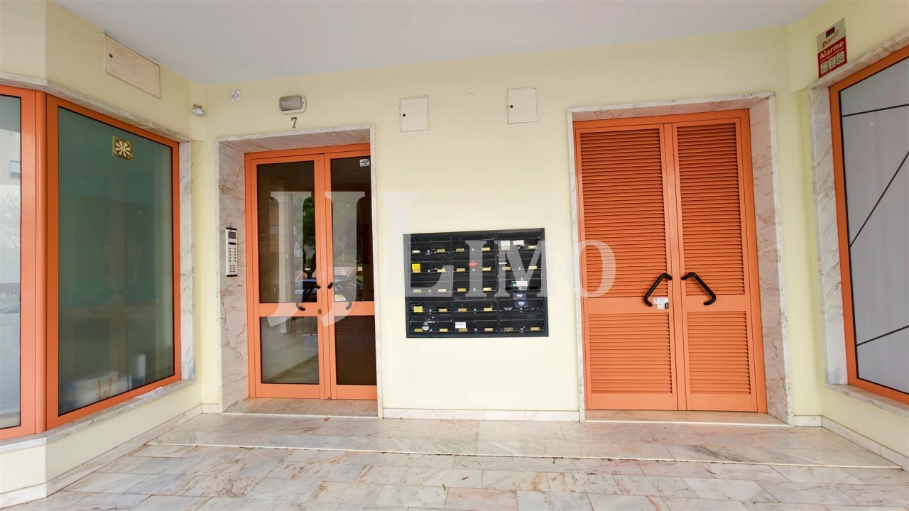 Apartamento T3 para Venda em Ramada e Caneças Foto 2