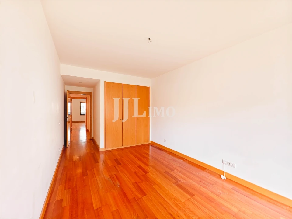 Apartamento T3 para Arrendamento em São Domingos de Benfica Foto 20