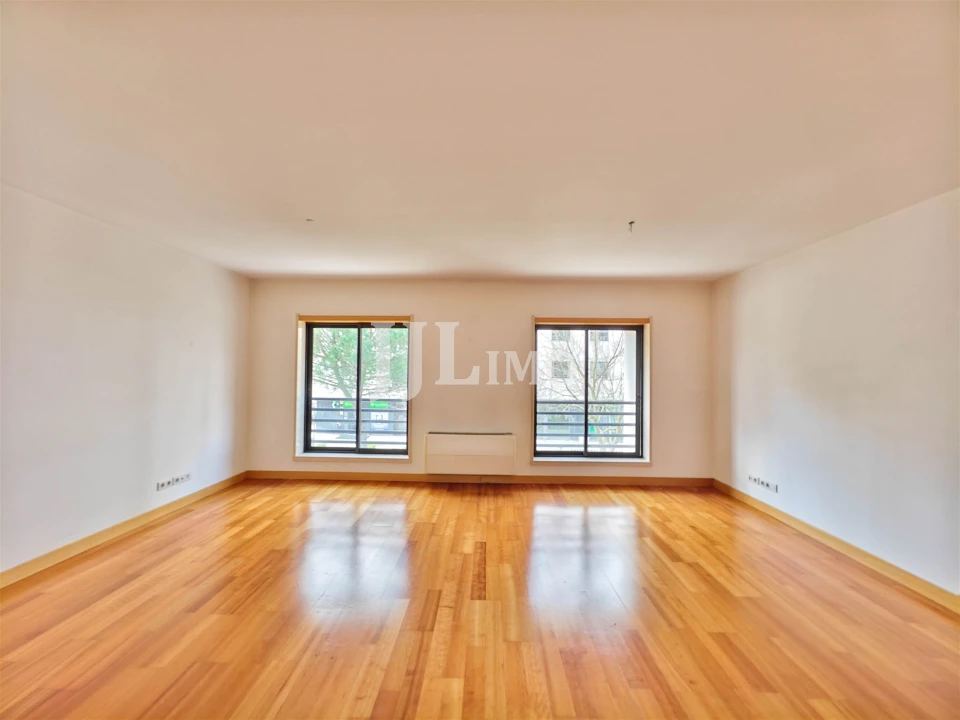 Apartamento T3 para Arrendamento em São Domingos de Benfica Foto 1