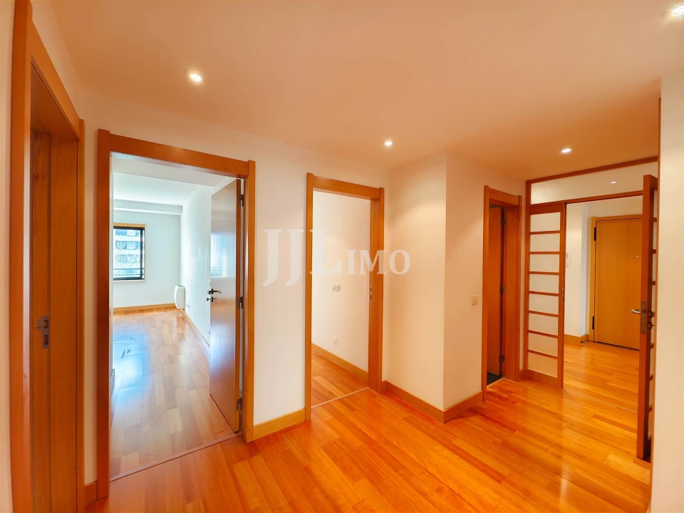 Apartamento T3 para Arrendamento em São Domingos de Benfica Foto 12