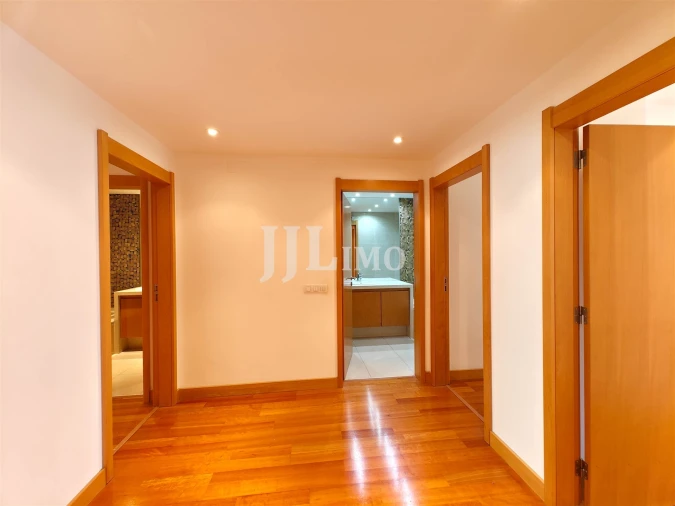 Apartamento T3 para Arrendamento em São Domingos de Benfica Foto 13