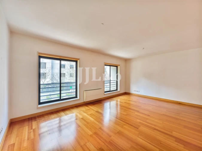 Apartamento T3 para Arrendamento em São Domingos de Benfica Foto 4