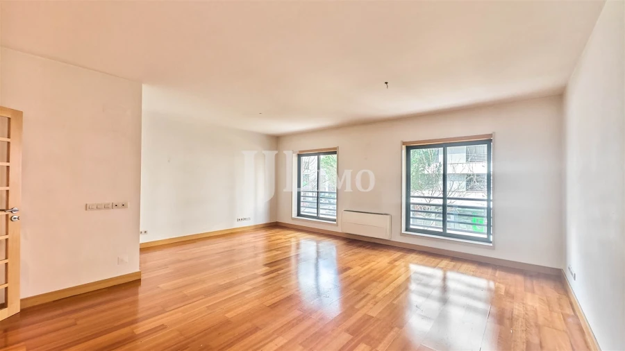 Apartamento T3 para Arrendamento em São Domingos de Benfica Foto 2