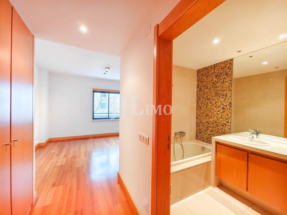 Apartamento T3 para Arrendamento em São Domingos de Benfica Foto 21