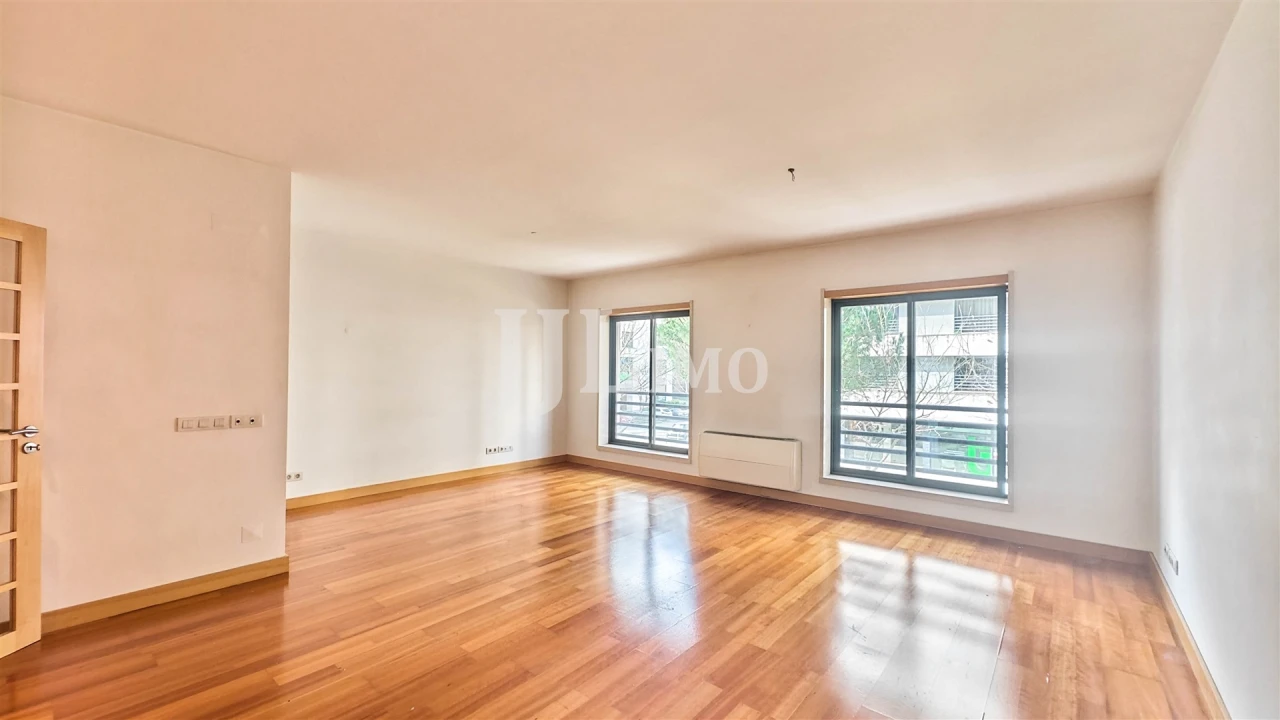 Apartamento T3 para Arrendamento em São Domingos de Benfica Foto 2