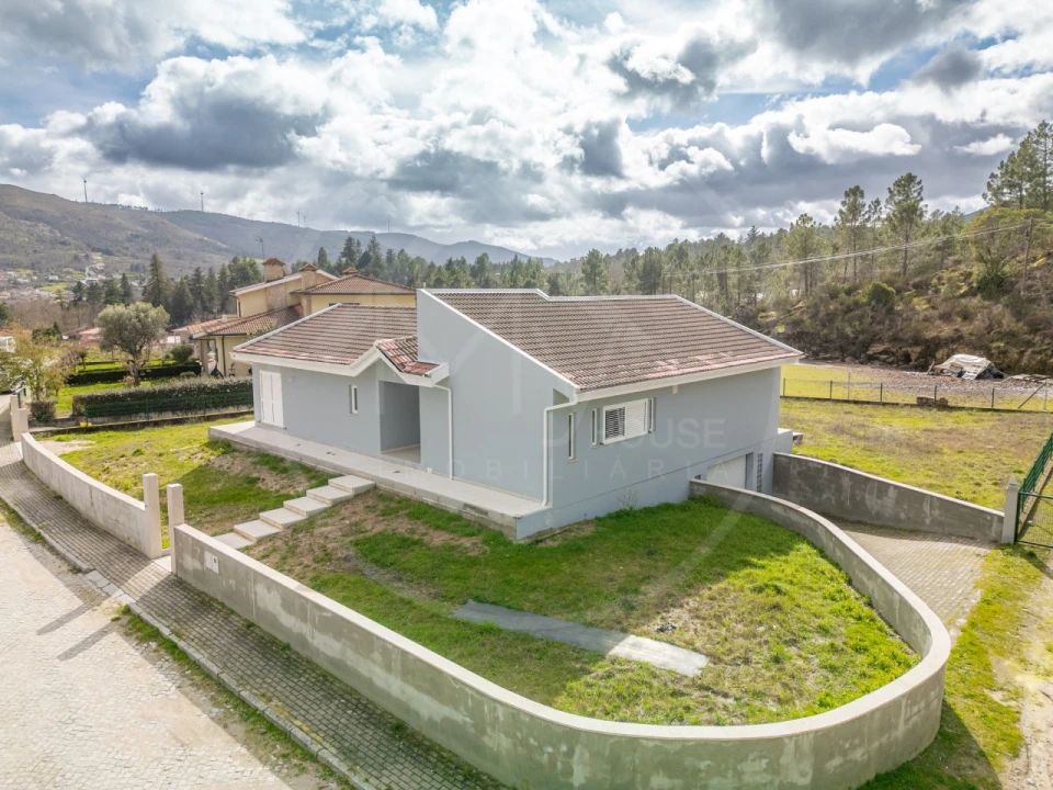 Moradia T3 para Venda em Bornes de Aguiar Foto 18